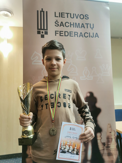 Jokūbas Dijokas laimėjo Lietuvos jaunučių standartinių šachmatų čempiono titulą